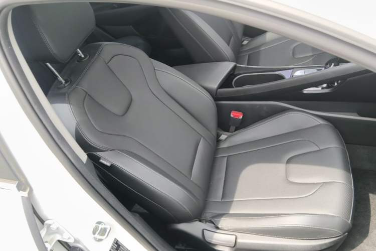 Used Hyundai Elantra 2023 1.5L CVT GLX Elite Edition Right Front Seat