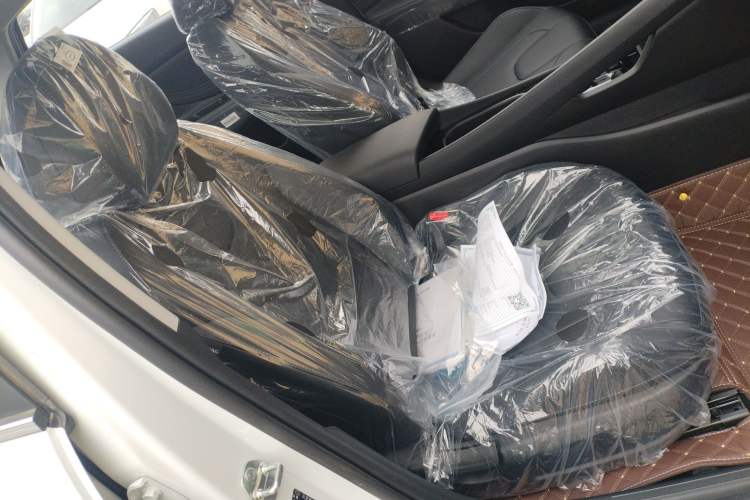 Used Hyundai Elantra 2023 1.5L CVT GLX Elite Edition Right Front Seat