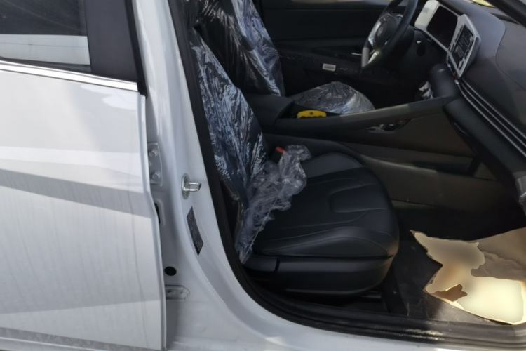 Used Hyundai Elantra 2023 1.5L CVT GLX Elite Edition Right Front Seat