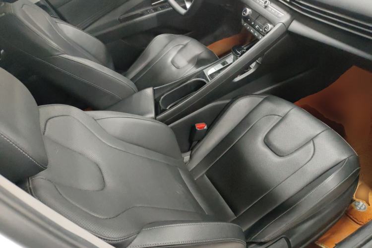 Used Hyundai Elantra 2023 1.5L CVT LUX Prestige Edition Right Front Seat