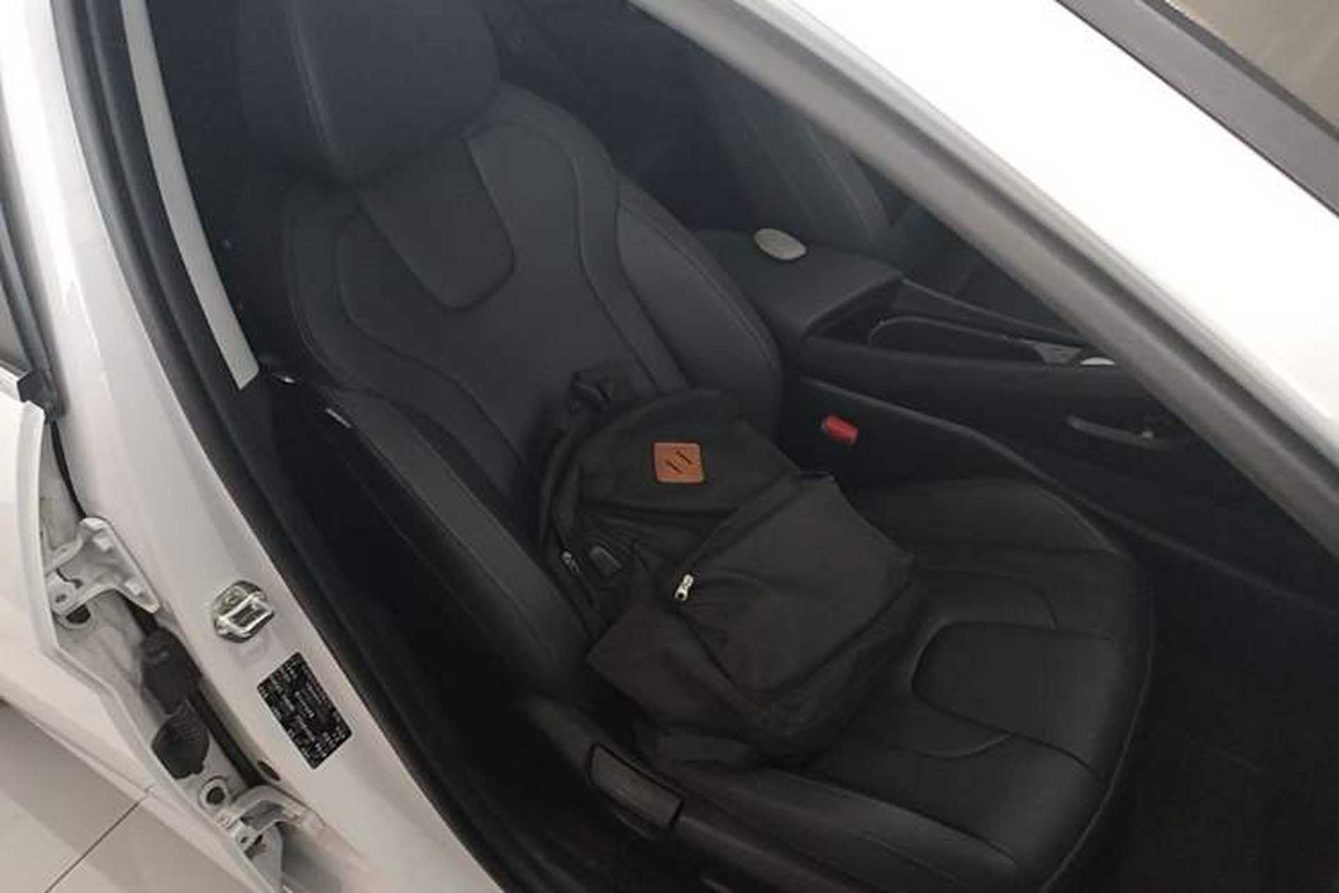 Used Hyundai Elantra 2023 1.5L CVT LUX Prestige Edition Right Front Seat