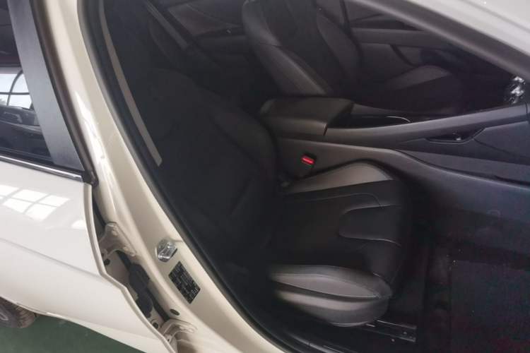 Used Hyundai Elantra 2023 1.5L CVT GLX Elite Edition Right Front Seat