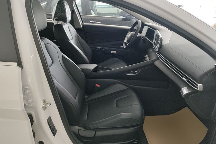 Used Hyundai Elantra 2023 1.5L CVT GLX Elite Edition Right Front Seat