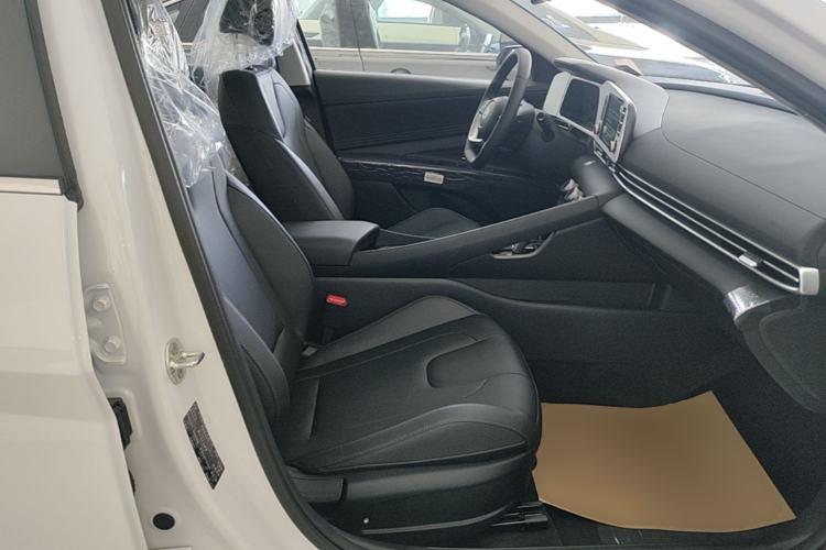 Used Hyundai Elantra 2023 1.5L CVT GLX Elite Edition Right Front Seat