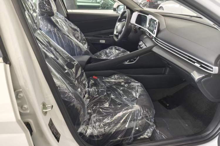 Used Hyundai Elantra 2023 1.5L CVT GLX Elite Edition Right Front Seat