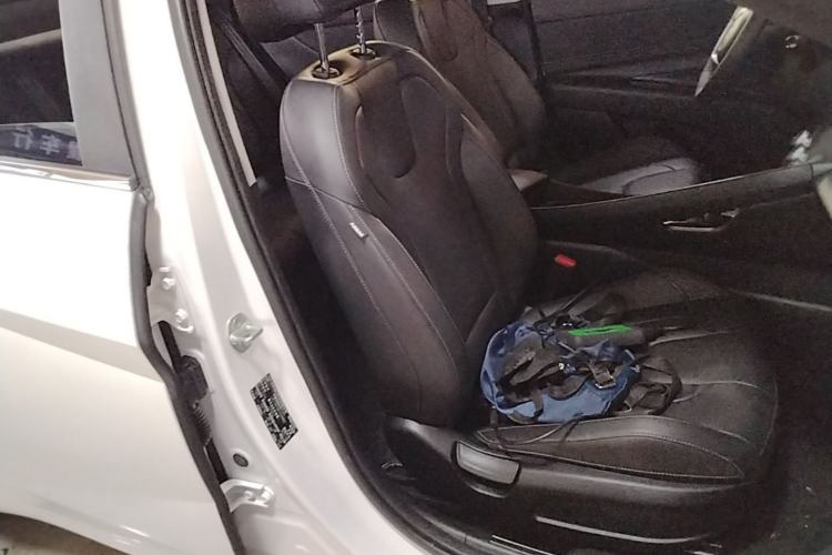 Used Hyundai Elantra 2023 1.5L CVT GLX Elite Edition Right Front Seat