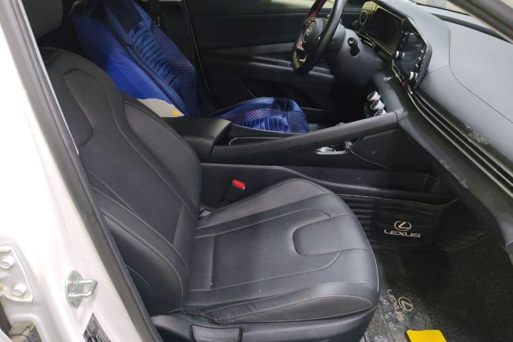Used Hyundai Elantra 2023 1.5L CVT GLX Elite Edition Right Front Seat