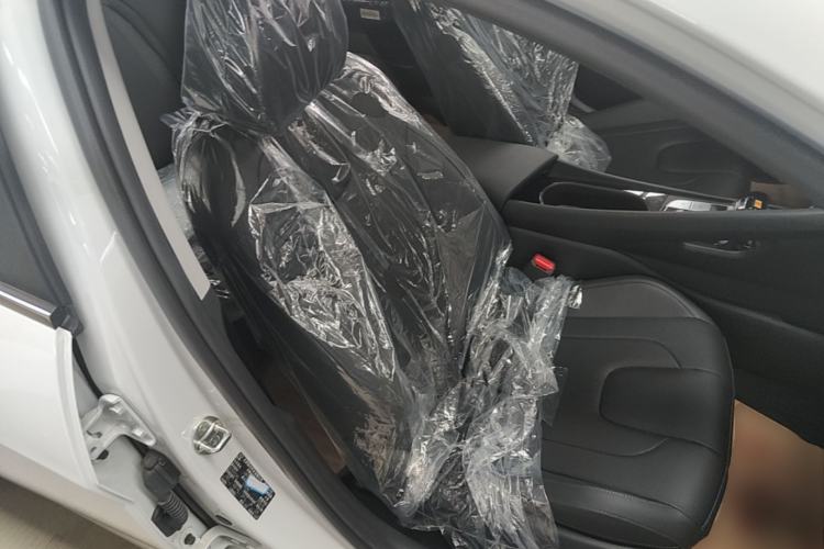 Used Hyundai Elantra 2023 1.5L CVT GLX Elite Edition Right Front Seat