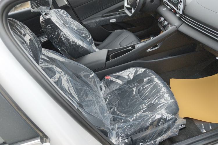 Used Hyundai Elantra 2023 1.5L CVT GLX Elite Edition Right Front Seat
