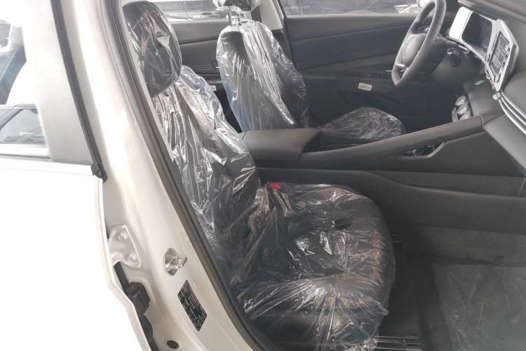 Used Hyundai Elantra 2023 1.5L CVT GLX Elite Edition Right Front Seat