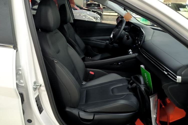 Used Hyundai Elantra 2023 1.5L CVT GLX Elite Edition Right Front Seat