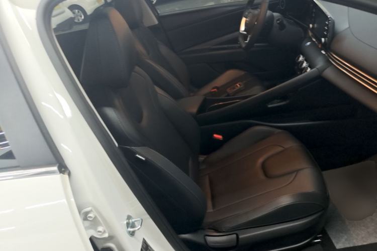 Used Hyundai Elantra 2023 1.5L CVT GLX Elite Edition Right Front Seat