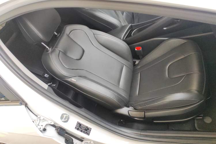 Used Hyundai Elantra 2023 1.5L CVT GLX Elite Edition Right Front Seat
