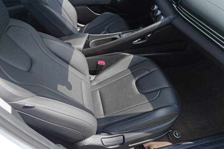Used Hyundai Elantra 2023 1.5L CVT GLX Elite Edition Right Front Seat