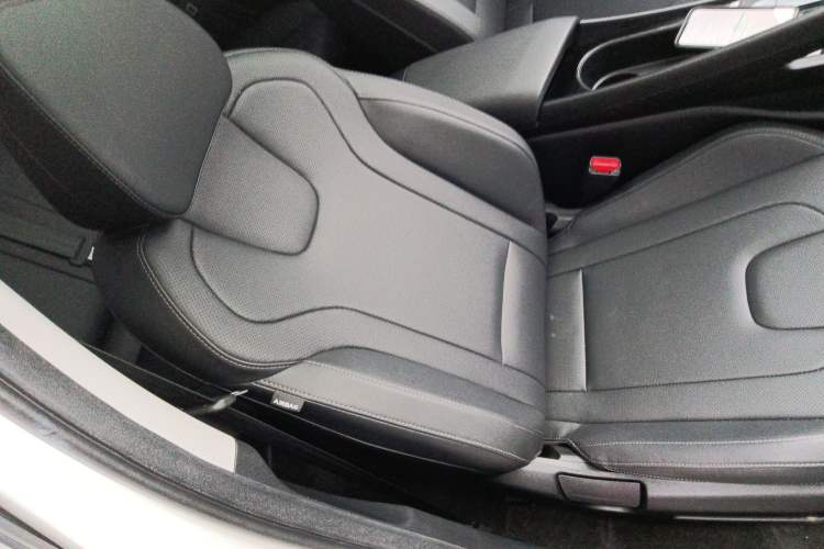 Used Hyundai Elantra 2023 1.5L CVT GLX Elite Edition Right Front Seat