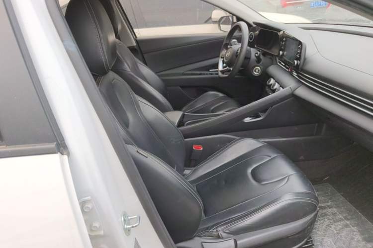 Used Hyundai Elantra 2023 1.5L CVT GLS Leading Edition Right Front Seat