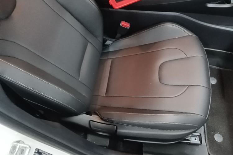 Used Hyundai Elantra 2023 1.5L CVT LUX Prestige Edition Right Front Seat