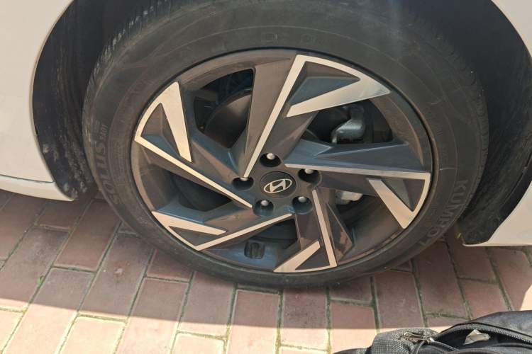 Used Hyundai Elantra 2023 1.5L CVT LUX Prestige Edition Right Front Wheel Hub