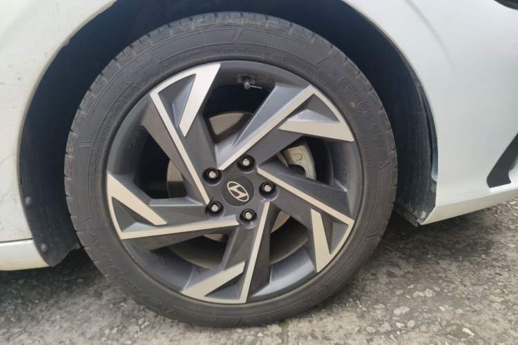 Used Hyundai Elantra 2023 1.5L CVT LUX Prestige Edition Right Front Wheel Hub