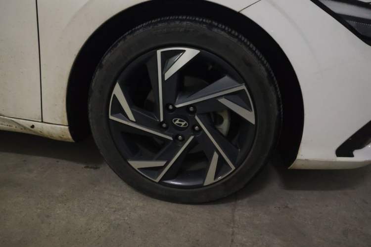 Used Hyundai Elantra 2023 1.5L CVT LUX Prestige Edition Right Front Wheel Hub