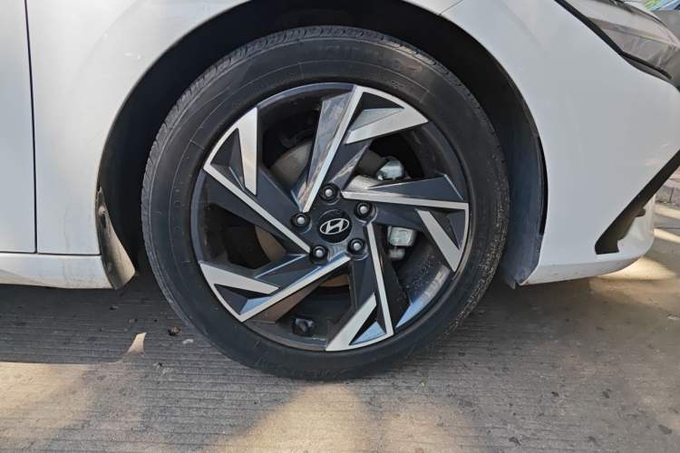 Used Hyundai Elantra 2023 1.5L CVT LUX Prestige Edition Right Front Wheel Hub