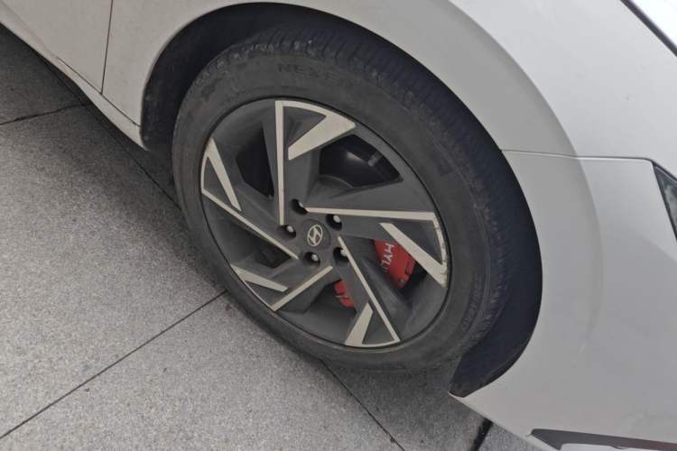 Used Hyundai Elantra 2023 1.5L CVT LUX Prestige Edition Right Front Wheel Hub