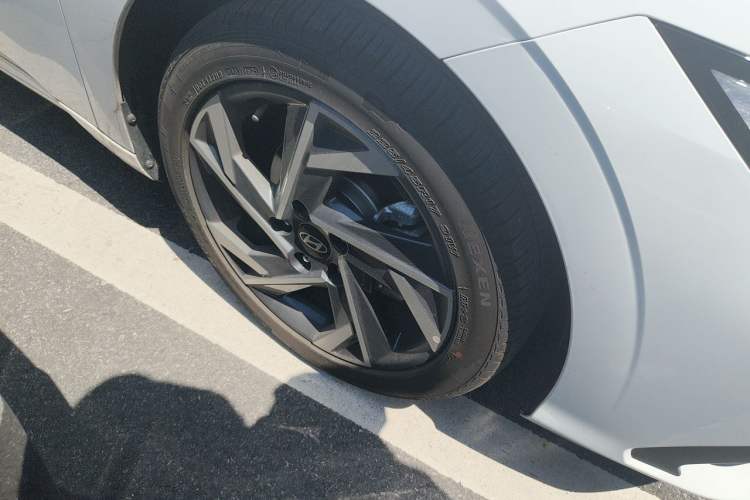 Used Hyundai Elantra 2023 1.5L CVT GLX Elite Edition Right Front Wheel Hub