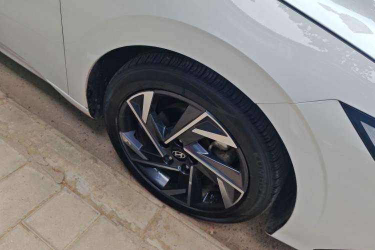 Used Hyundai Elantra 2023 1.5L CVT LUX Prestige Edition Right Front Wheel Hub