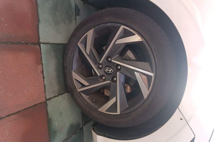 Used Hyundai Elantra 2023 1.5L CVT LUX Prestige Edition Right Front Wheel Hub