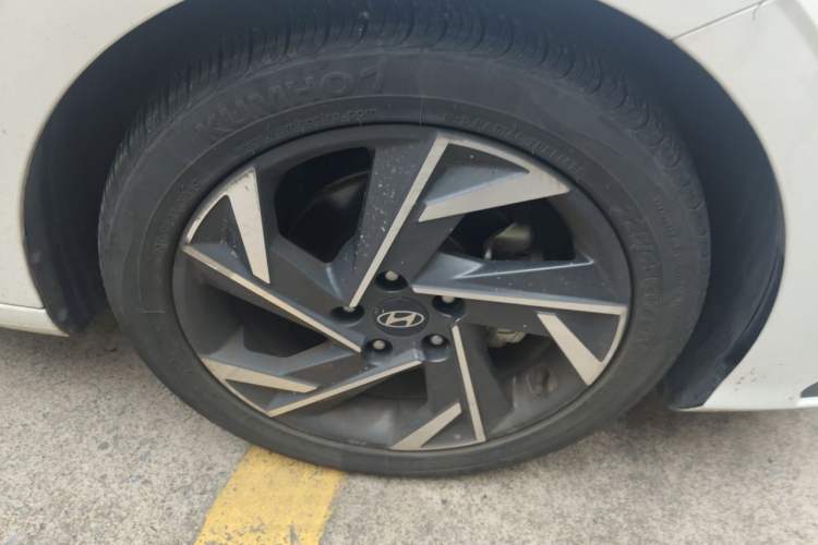 Used Hyundai Elantra 2023 1.5L CVT GLX Elite Edition Right Front Wheel Hub