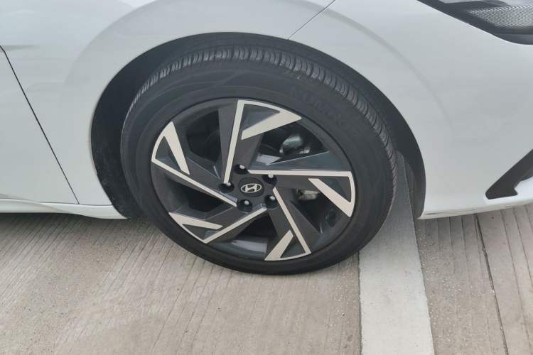 Used Hyundai Elantra 2023 1.5L CVT LUX Prestige Edition Right Front Wheel Hub
