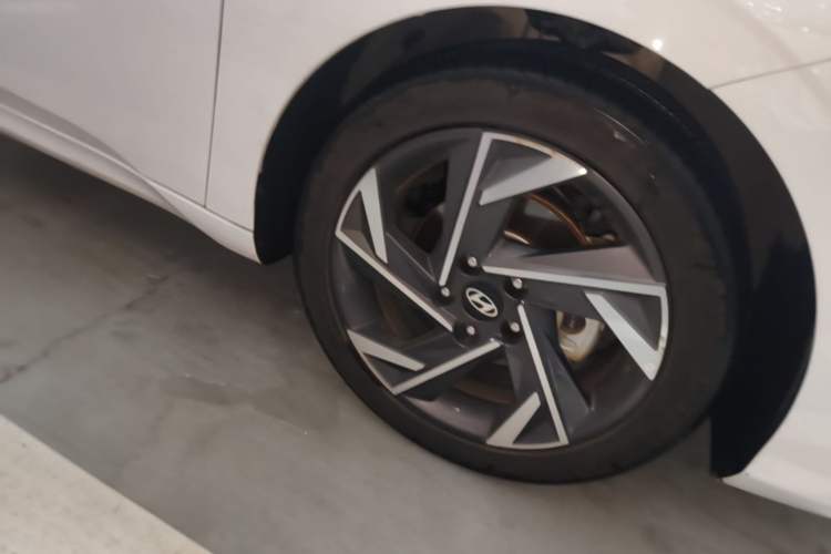 Used Hyundai Elantra 2023 1.5L CVT GLX Elite Edition Right Front Wheel Hub