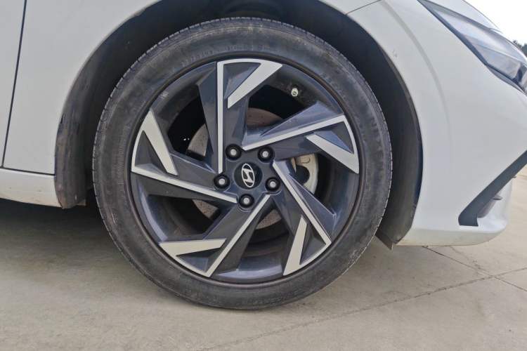 Used Hyundai Elantra 2023 1.5L CVT LUX Prestige Edition Right Front Wheel Hub