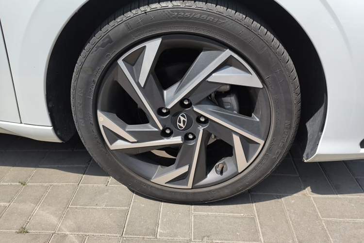 Used Hyundai Elantra 2023 1.5L CVT LUX Prestige Edition Right Front Wheel Hub