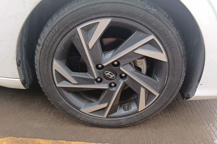 Used Hyundai Elantra 2023 1.5L CVT LUX Prestige Edition Right Front Wheel Hub