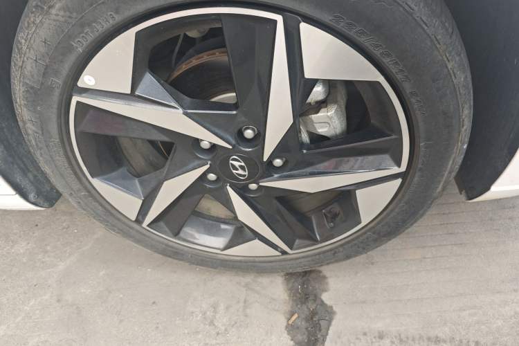 Used Hyundai Elantra 2023 1.5L CVT LUX Prestige Edition Right Front Wheel Hub
