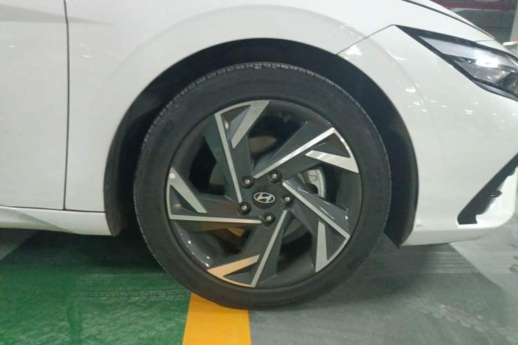 Used Hyundai Elantra 2023 1.5L CVT LUX Prestige Edition Right Front Wheel Hub