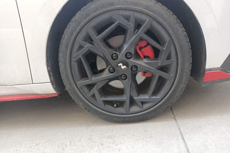 Used Hyundai Elantra 2023 240TGDi DCT N Line LUX Prestige Edition Right Front Wheel Hub