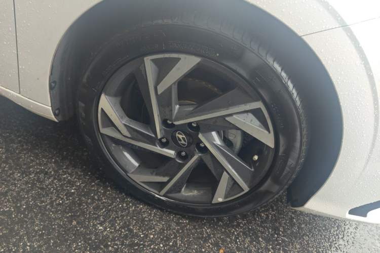 Used Hyundai Elantra 2023 1.5L CVT GLX Elite Edition Right Front Wheel Hub