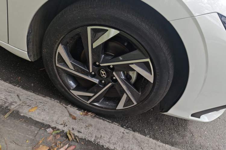Used Hyundai Elantra 2023 1.5L CVT LUX Prestige Edition Right Front Wheel Hub