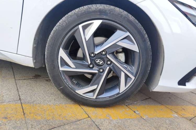 Used Hyundai Elantra 2023 1.5L CVT GLX Elite Edition Right Front Wheel Hub