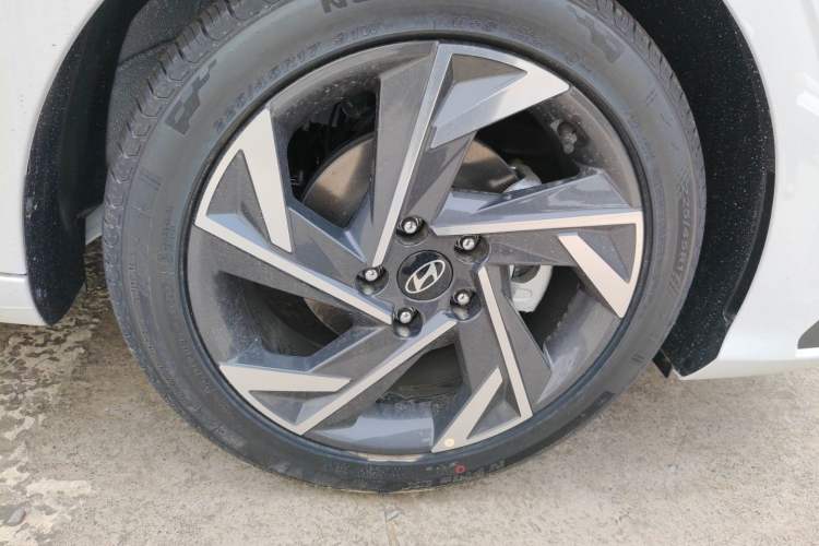 Used Hyundai Elantra 2023 1.5L CVT GLX Elite Edition Right Front Wheel Hub