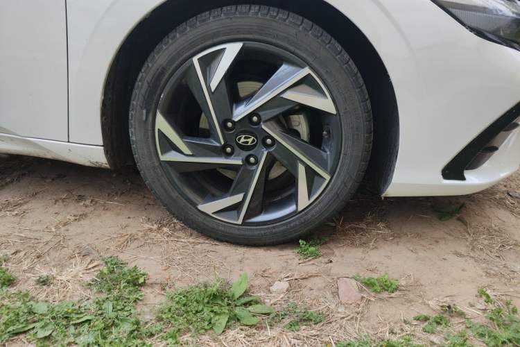 Used Hyundai Elantra 2023 1.5L CVT GLX Elite Edition Right Front Wheel Hub