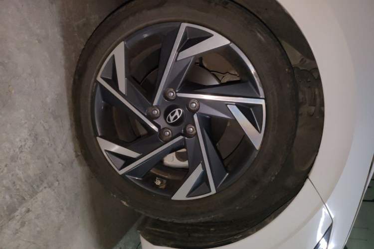 Used Hyundai Elantra 2023 1.5L CVT LUX Prestige Edition Right Front Wheel Hub