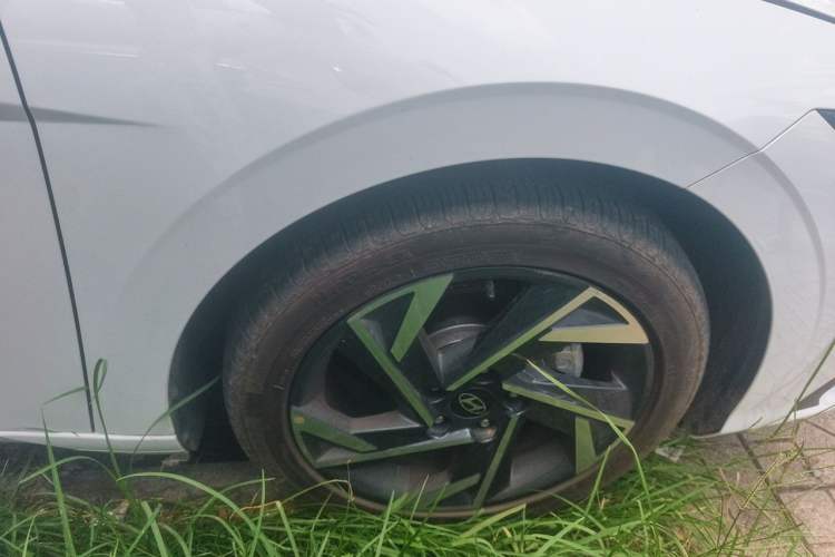 Used Hyundai Elantra 2023 1.5L CVT GLX Elite Edition Right Front Wheel Hub