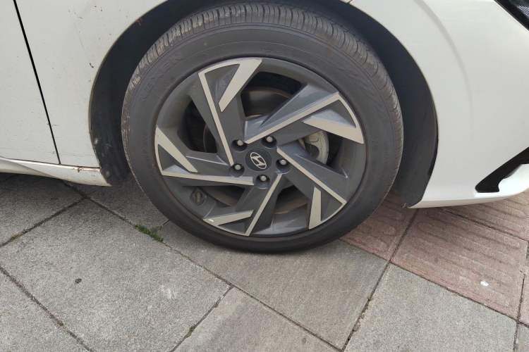 Used Hyundai Elantra 2023 1.5L CVT GLX Elite Edition Right Front Wheel Hub