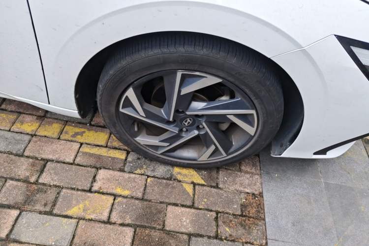 Used Hyundai Elantra 2023 1.5L CVT LUX Prestige Edition Right Front Wheel Hub