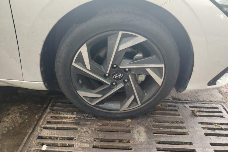 Used Hyundai Elantra 2023 1.5L CVT LUX Prestige Edition Right Front Wheel Hub