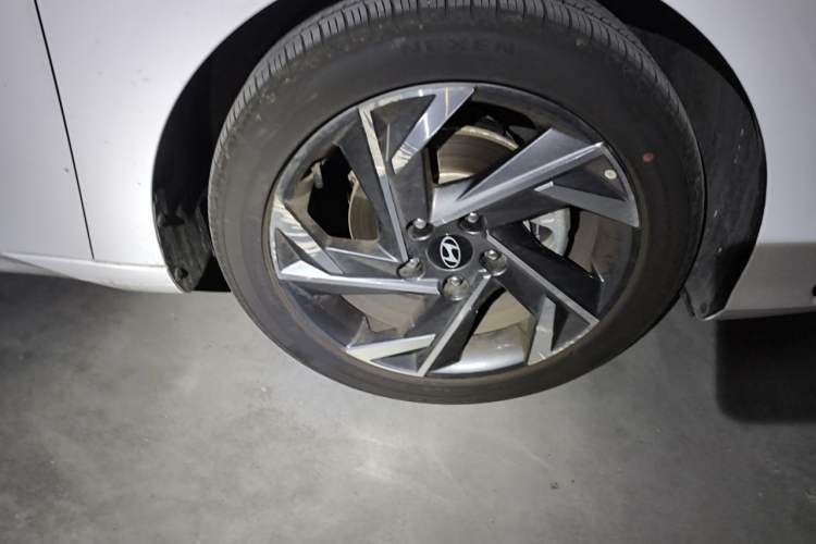 Used Hyundai Elantra 2023 1.5L CVT LUX Prestige Edition Right Front Wheel Hub