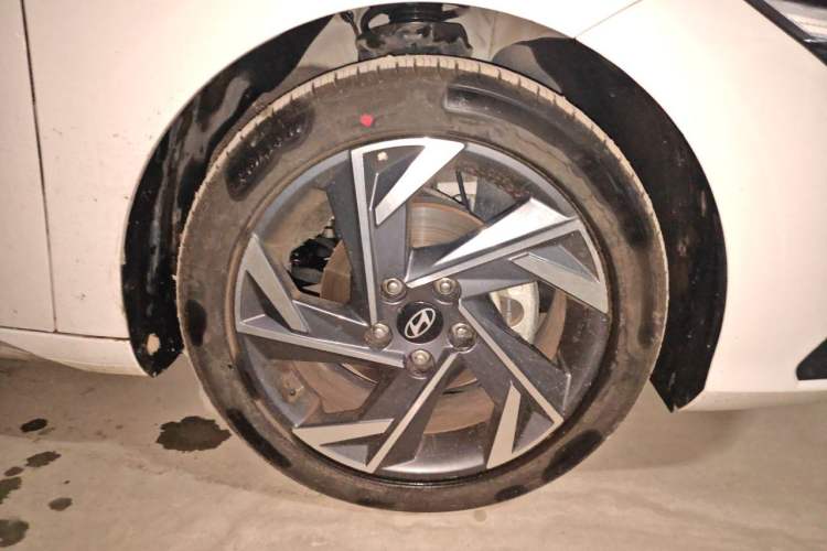 Used Hyundai Elantra 2023 1.5L CVT GLX Elite Edition Right Front Wheel Hub